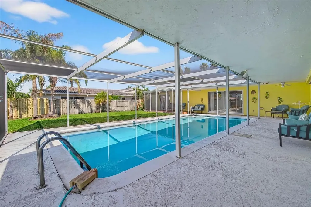 10100 Commodore Drive Seminole FL 33776