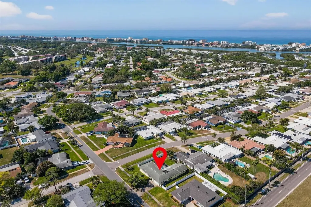 10100 Commodore Drive Seminole FL 33776