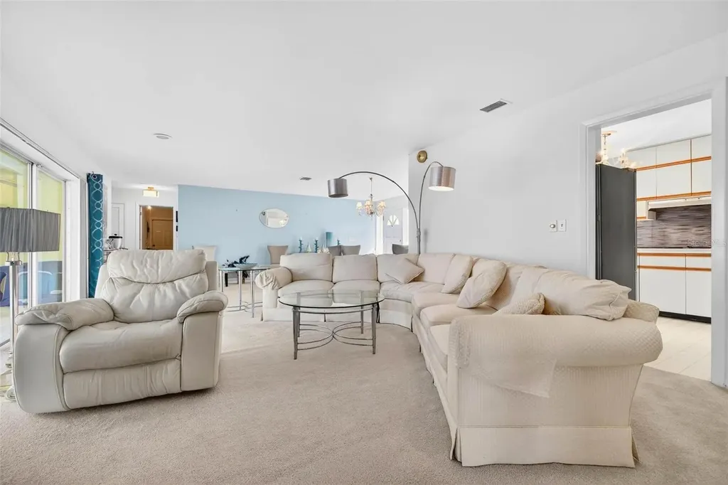 10100 Commodore Drive Seminole FL 33776