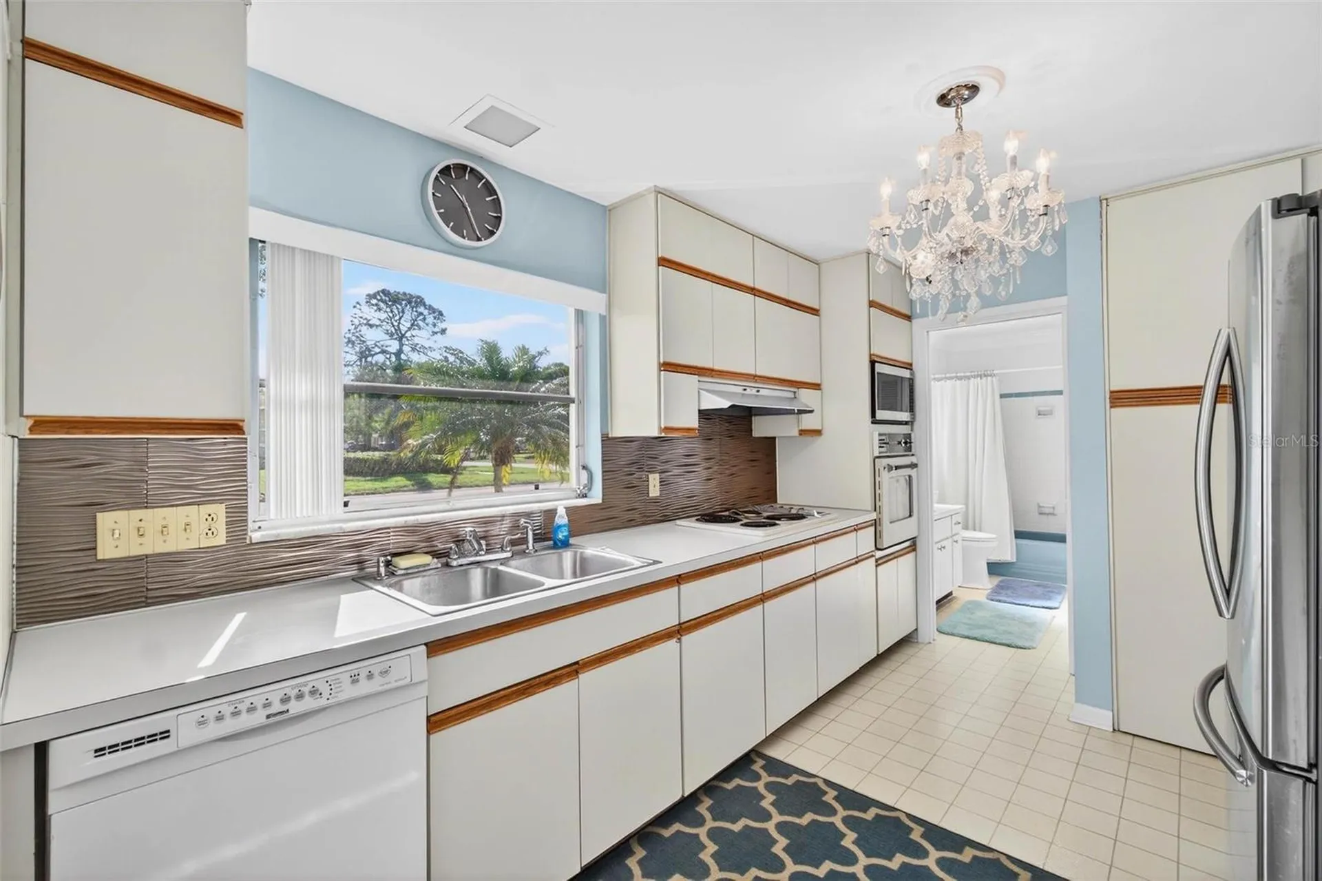 10100 Commodore Drive Seminole FL 33776
