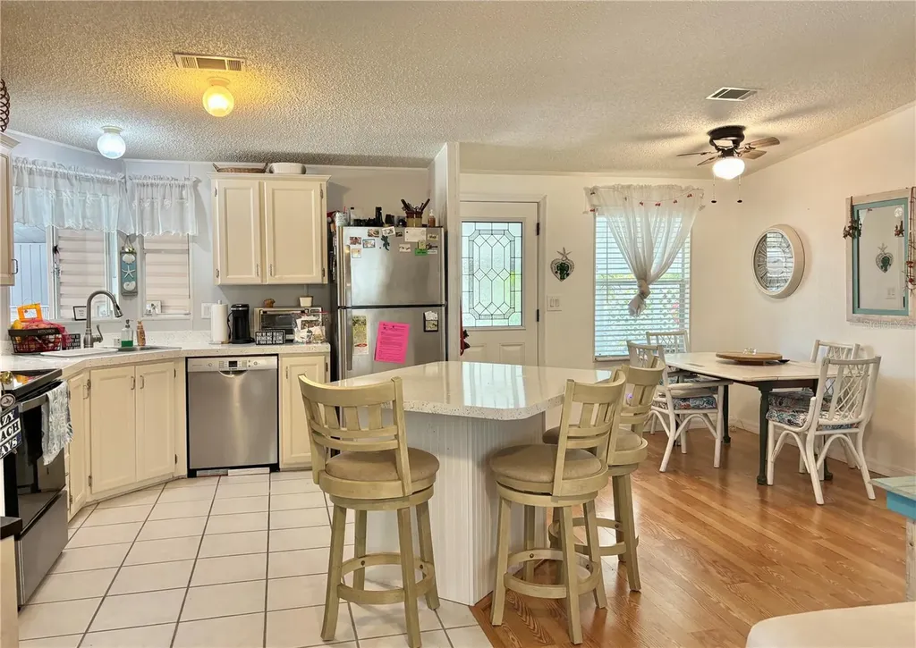102 Americana Court NE St Petersburg FL 33702