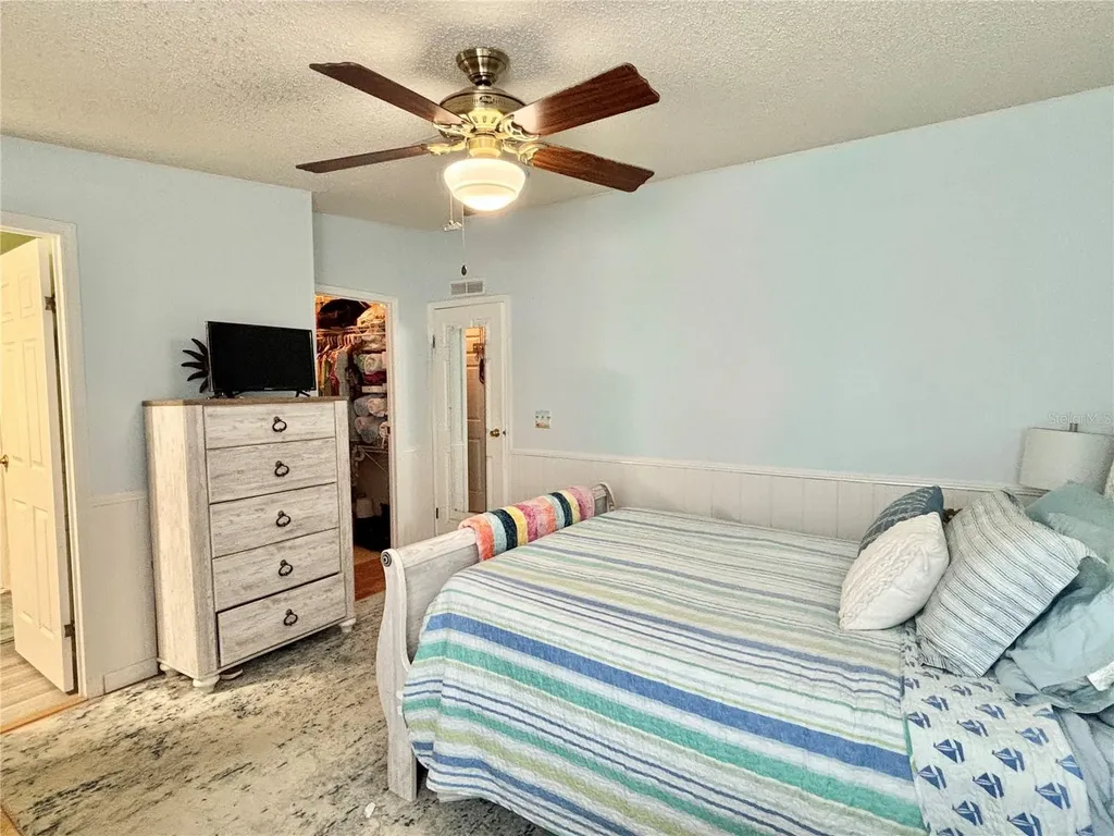 102 Americana Court NE St Petersburg FL 33702