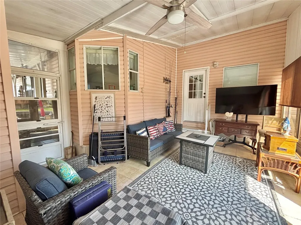 102 Americana Court NE St Petersburg FL 33702