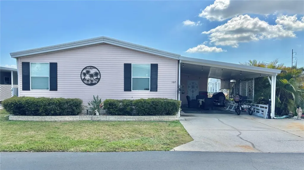 102 Americana Court NE St Petersburg FL 33702