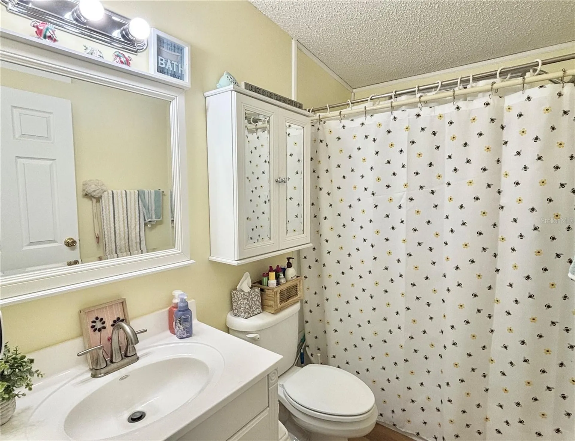 102 Americana Court NE St Petersburg FL 33702