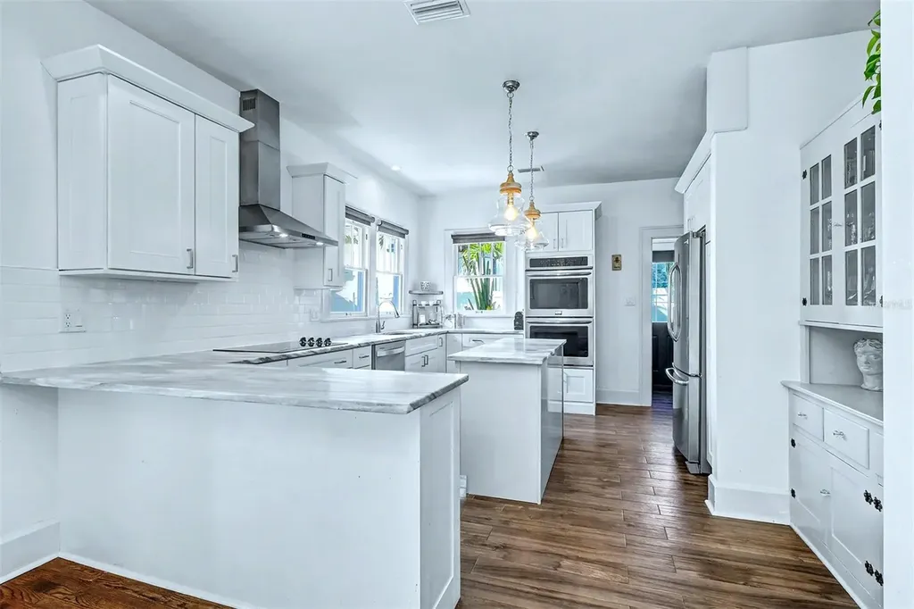 3218 7th Street N St Petersburg FL 33704