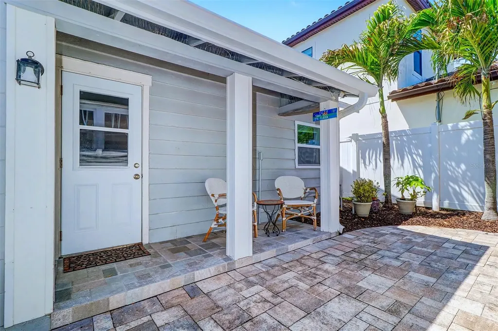 3218 7th Street N St Petersburg FL 33704