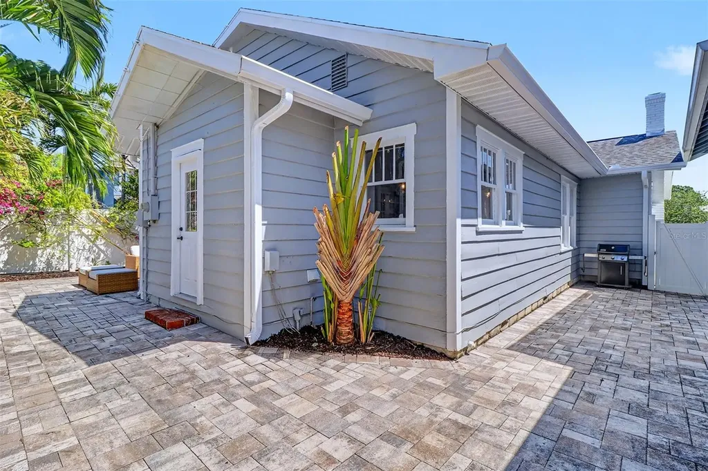 3218 7th Street N St Petersburg FL 33704