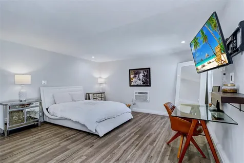 3218 7th Street N St Petersburg FL 33704
