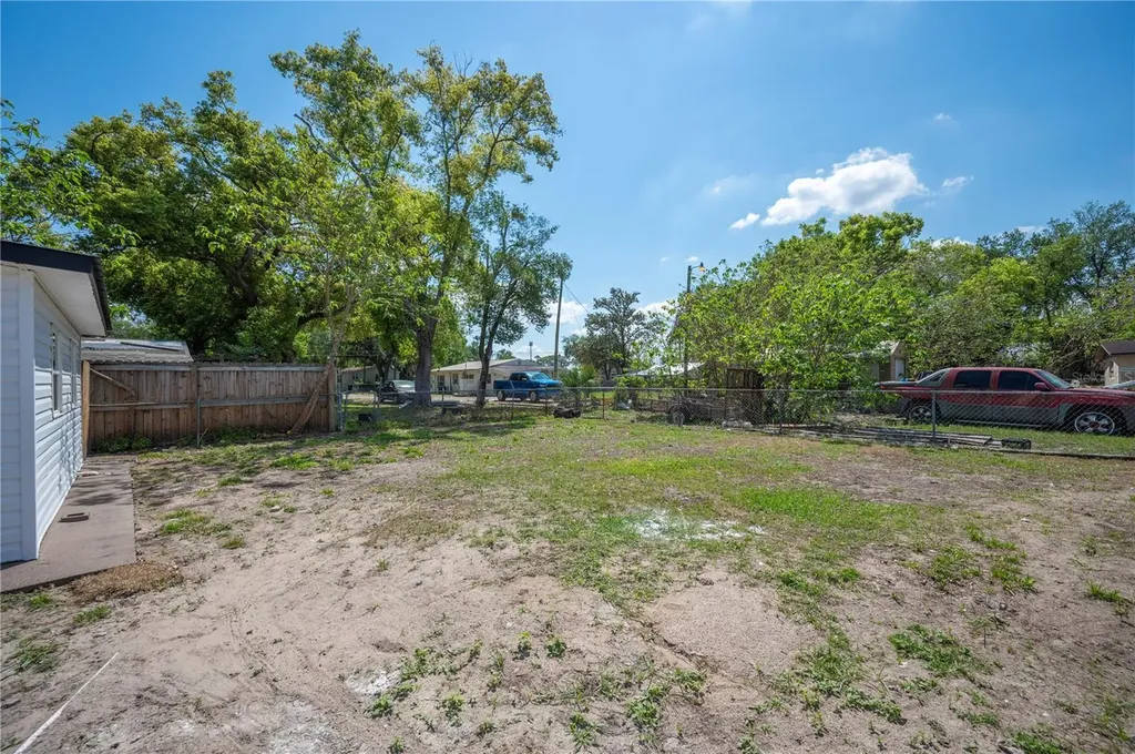1215 El Camino Road Lakeland FL 33805