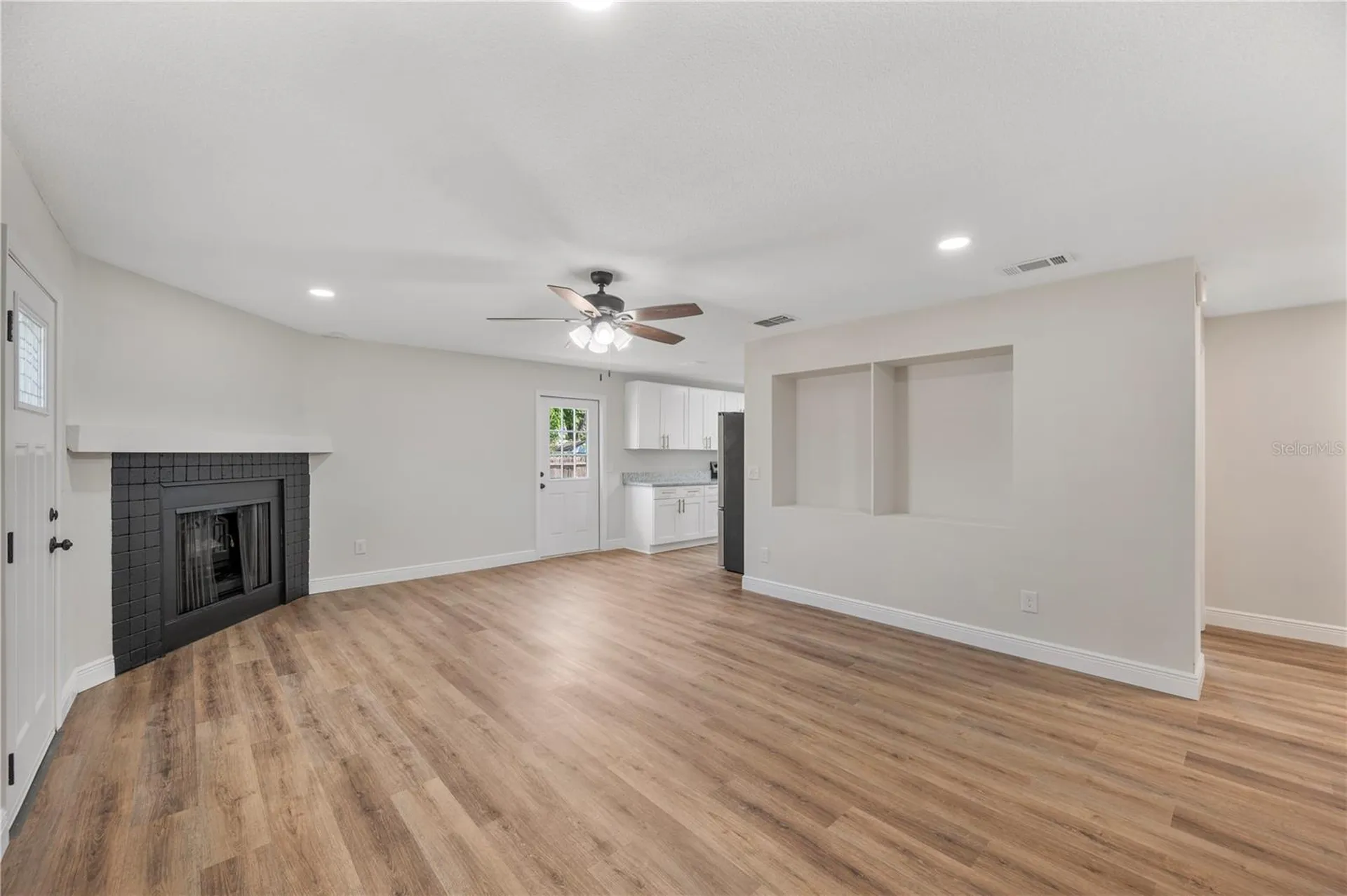 1215 El Camino Road Lakeland FL 33805