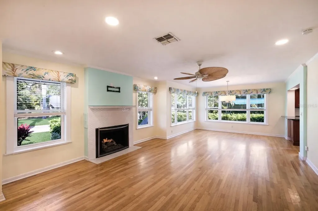 104 24th Street NW Bradenton FL 34205