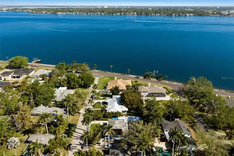 104 24th Street NW Bradenton FL 34205