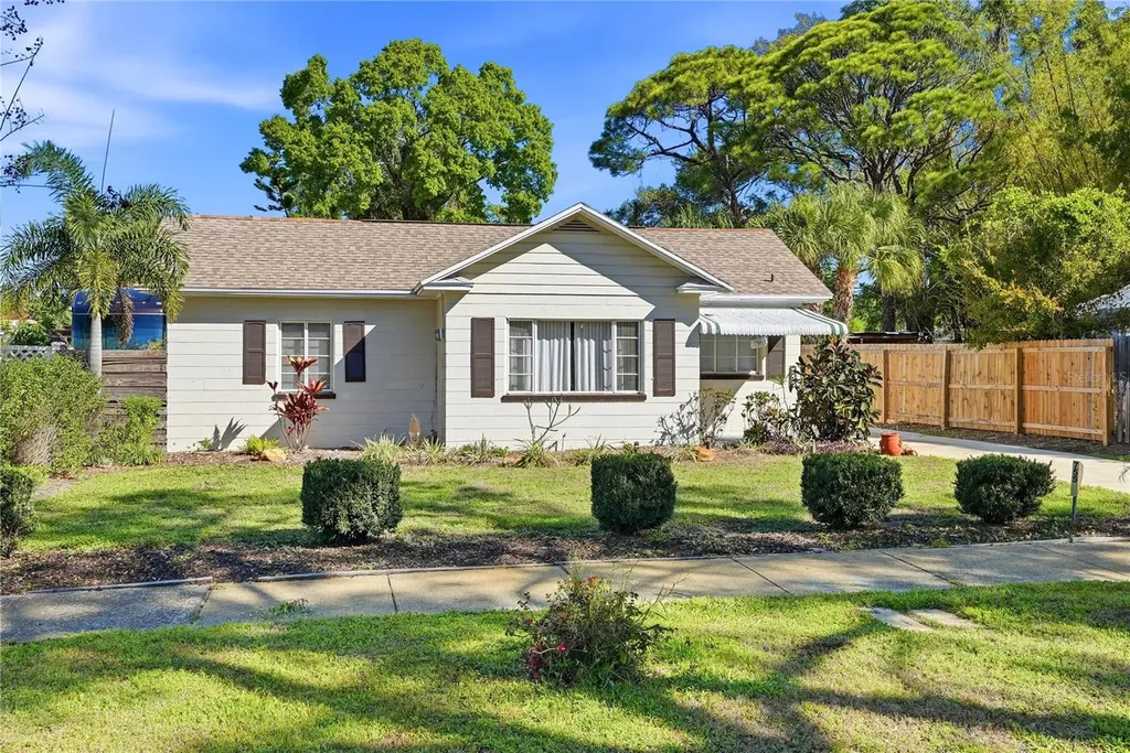 755 Alamanda Way S St Petersburg FL 33705