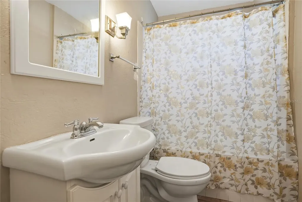 755 Alamanda Way S St Petersburg FL 33705
