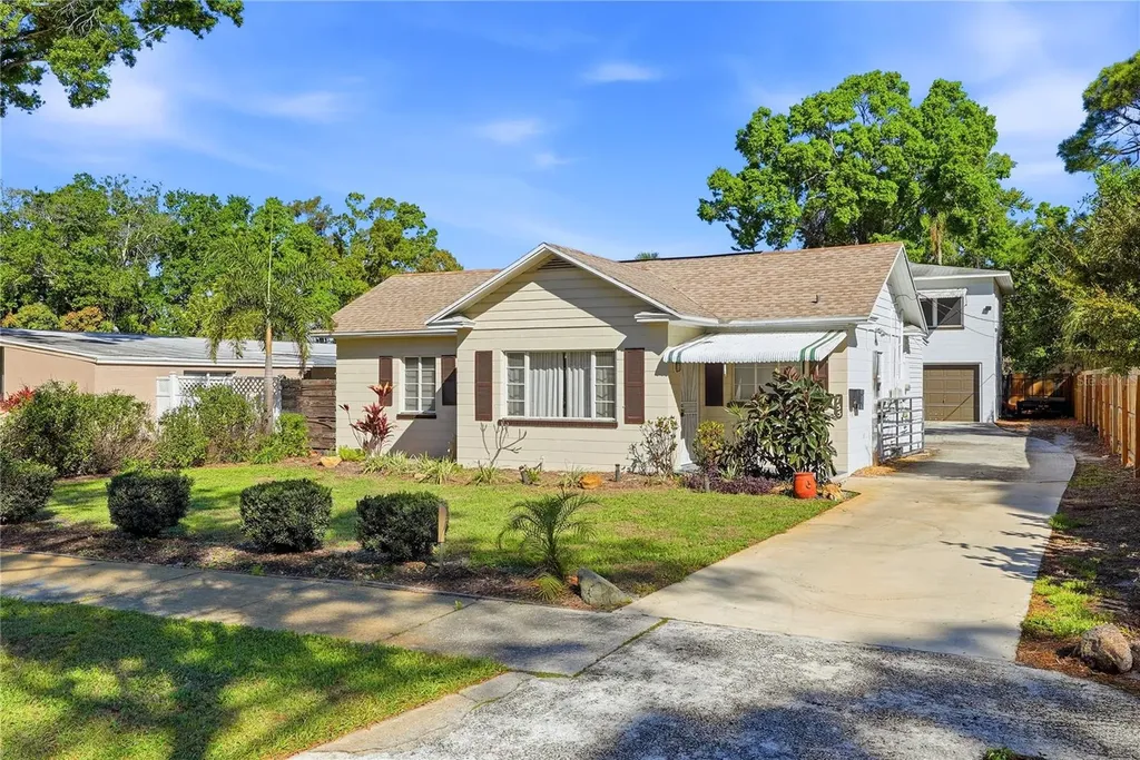 755 Alamanda Way S St Petersburg FL 33705