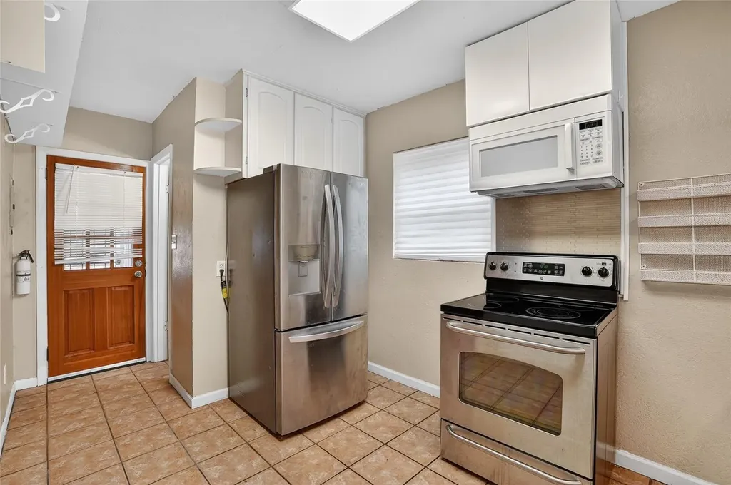 755 Alamanda Way S St Petersburg FL 33705