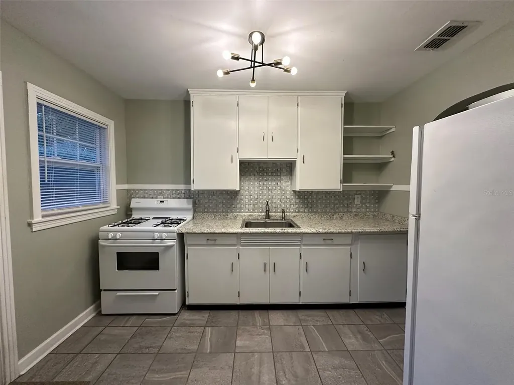 780 27th Avenue N St Petersburg FL 33704