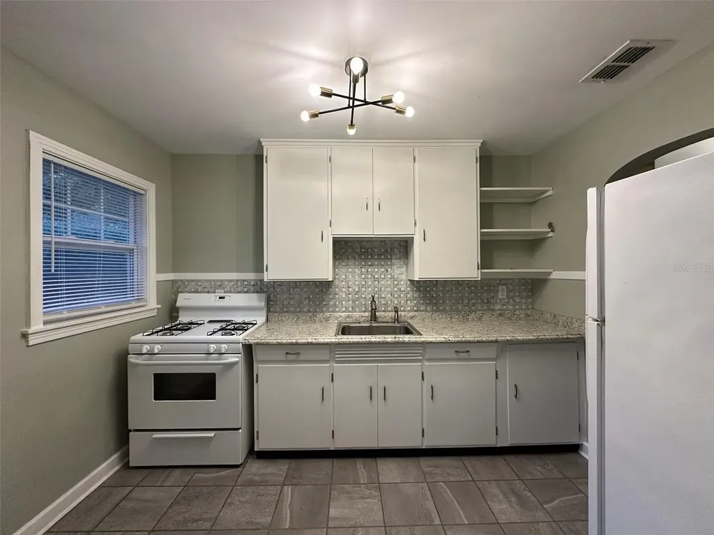 780 27th Avenue N St Petersburg FL 33704