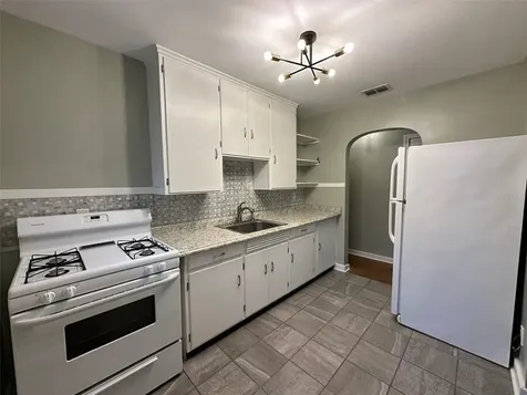 780 27th Avenue N St Petersburg FL 33704
