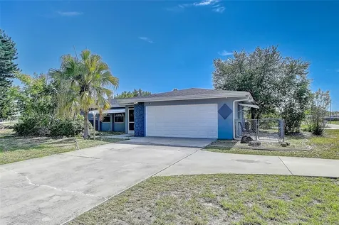 1678 Country Club Parkway Lehigh Acres FL 33936