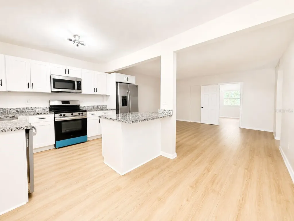 1353 Lakeview Road Clearwater FL 33756