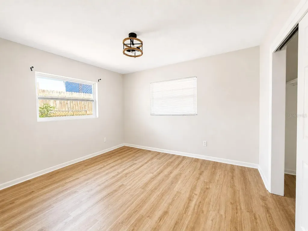 1353 Lakeview Road Clearwater FL 33756