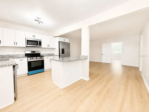 1353 Lakeview Road Clearwater FL 33756