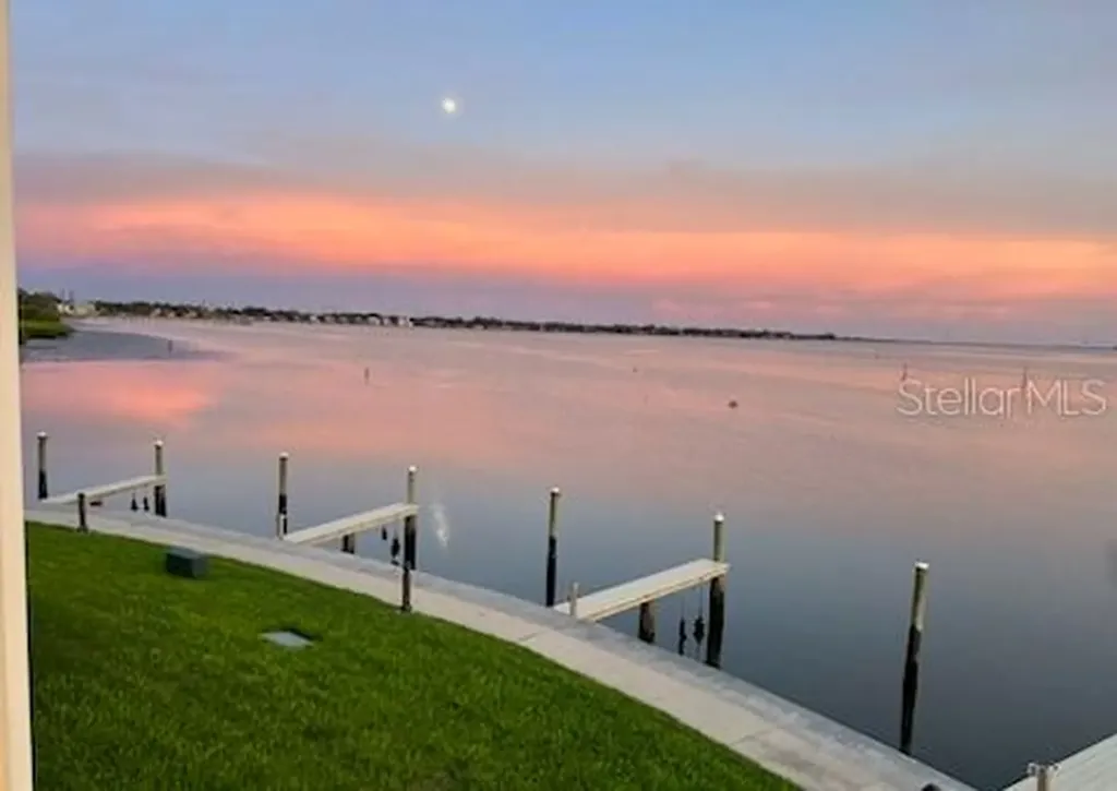 137 Brent Circle Oldsmar FL 34677