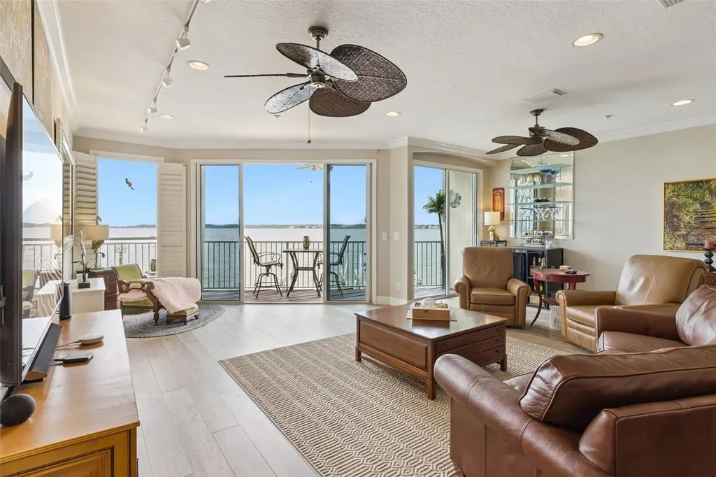 137 Brent Circle Oldsmar FL 34677