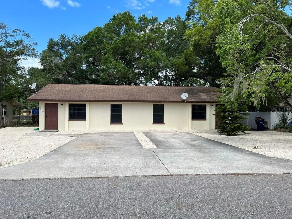 607 23rd Avenue E Bradenton FL 34208
