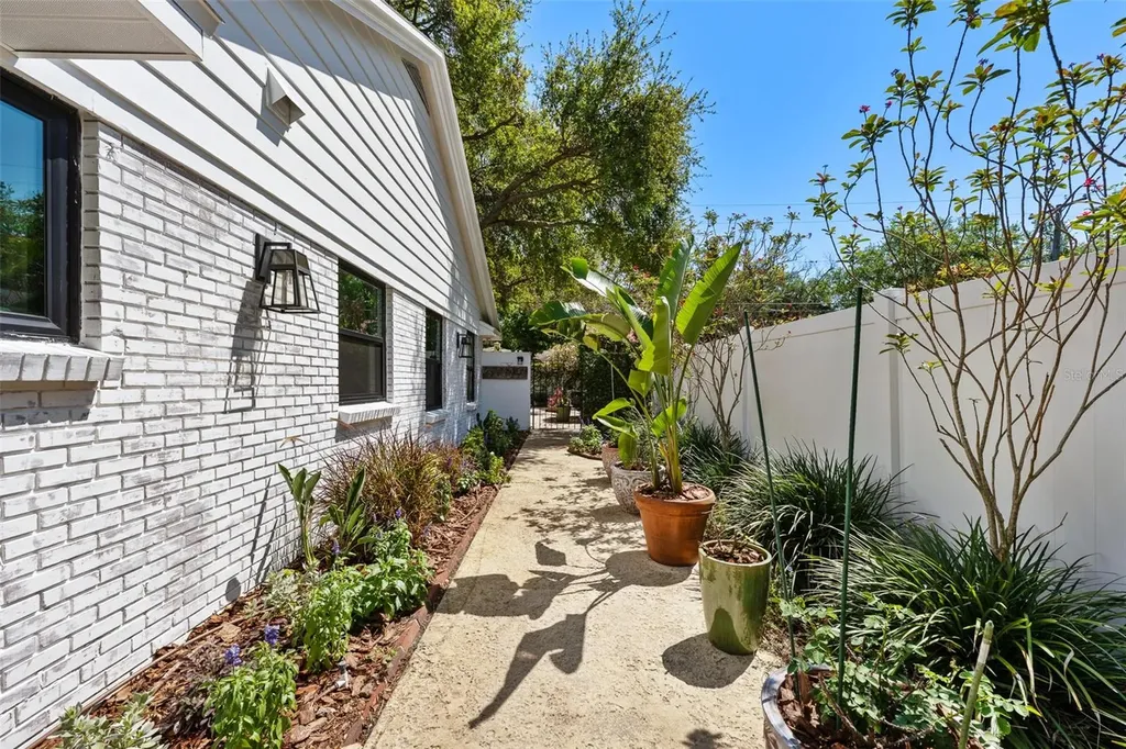1110 S Dunbar Avenue Tampa FL 33629