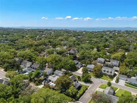 1110 S Dunbar Avenue Tampa FL 33629
