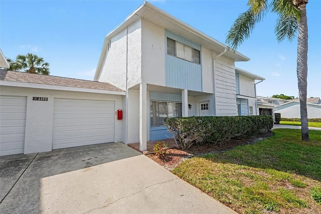 6490 Cape Hatteras Way NE St Petersburg FL 33702