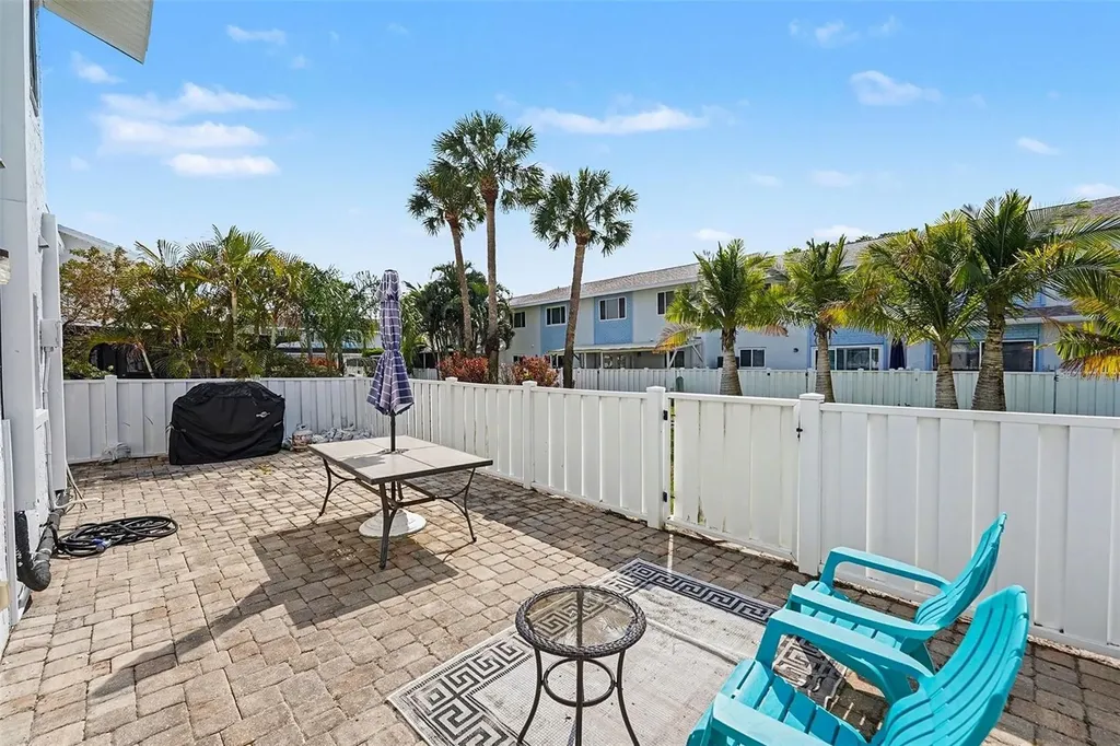 6490 Cape Hatteras Way NE St Petersburg FL 33702