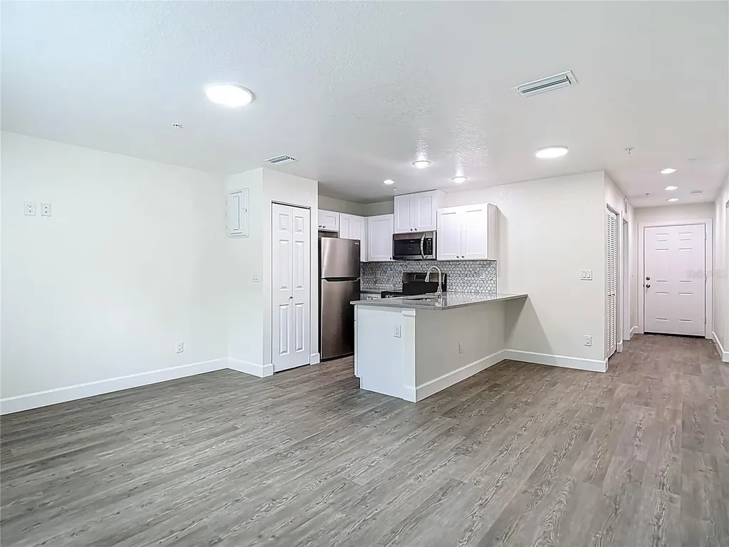 326 S Grosse Avenue Tarpon Springs FL 34689