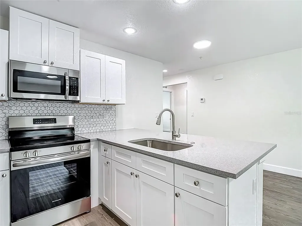 326 S Grosse Avenue Tarpon Springs FL 34689