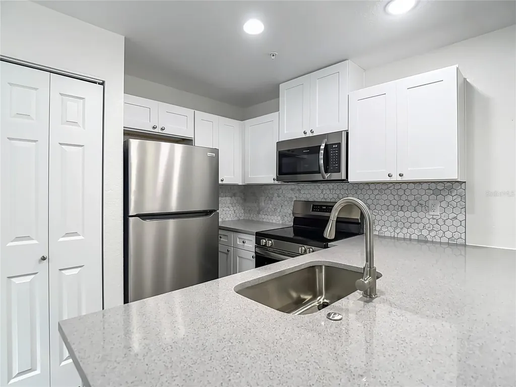 326 S Grosse Avenue Tarpon Springs FL 34689