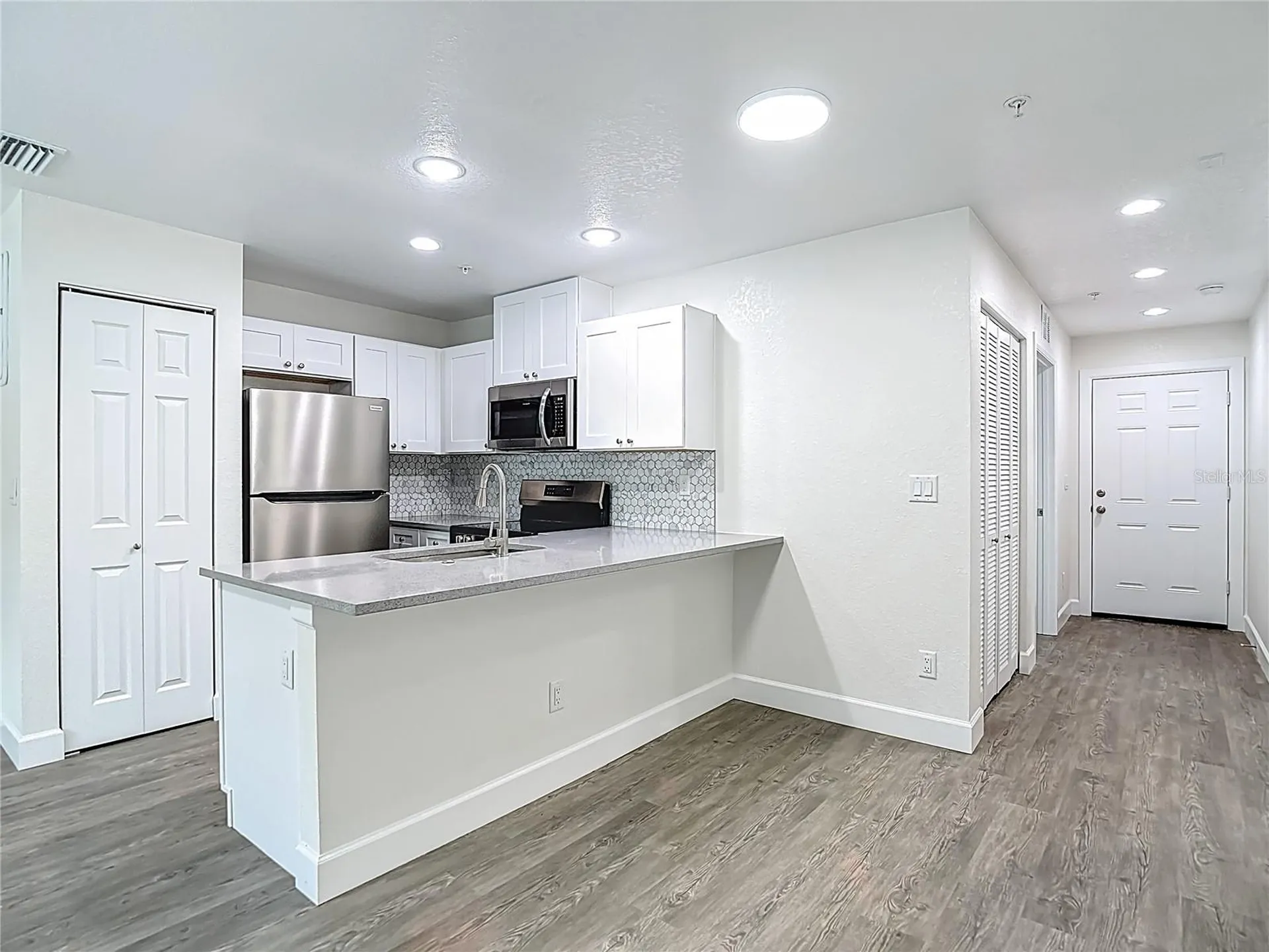 326 S Grosse Avenue Tarpon Springs FL 34689