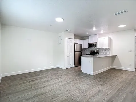 326 S Grosse Avenue Tarpon Springs FL 34689