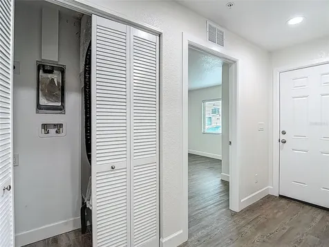 326 S Grosse Avenue Tarpon Springs FL 34689