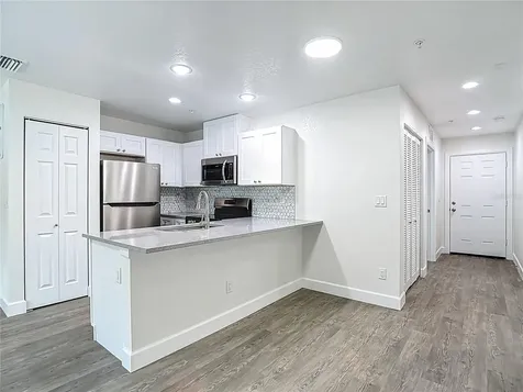 326 S Grosse Avenue Tarpon Springs FL 34689