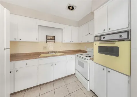 2423 Auburn Street S St Petersburg FL 33712