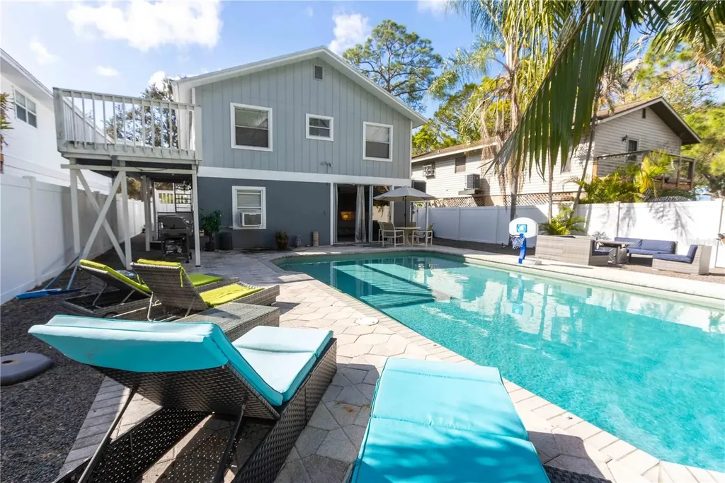 815 Florida Avenue Palm Harbor FL 34683