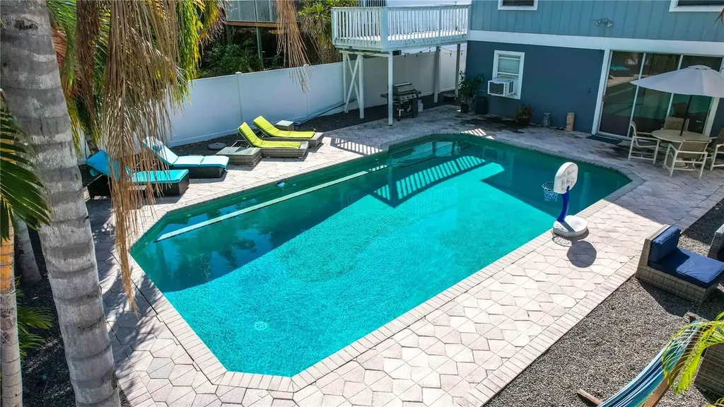 815 Florida Avenue Palm Harbor FL 34683
