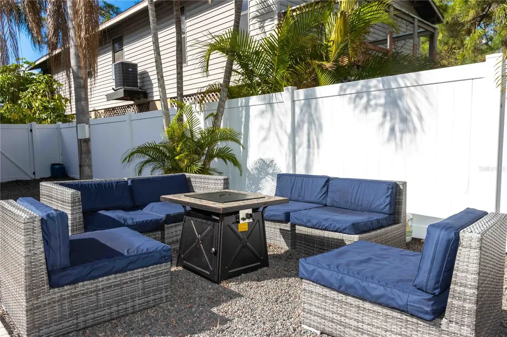 815 Florida Avenue Palm Harbor FL 34683