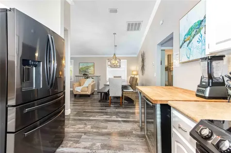 815 Florida Avenue Palm Harbor FL 34683