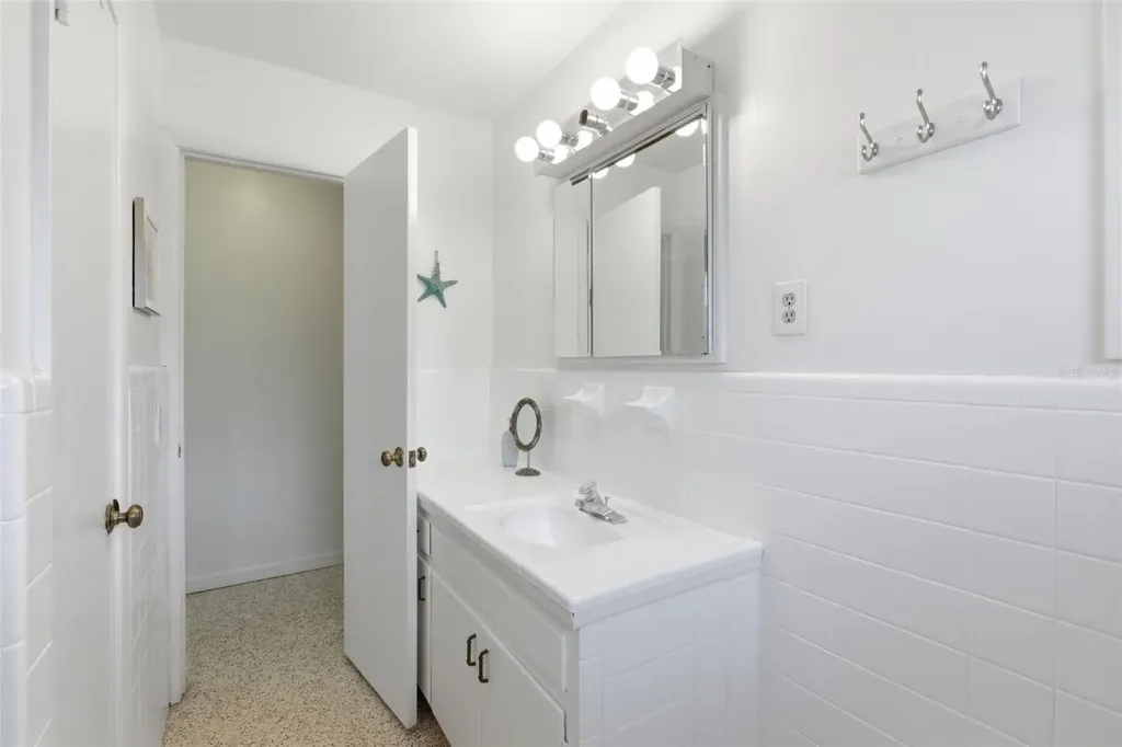528 Ralph Street Siesta Key FL 34242