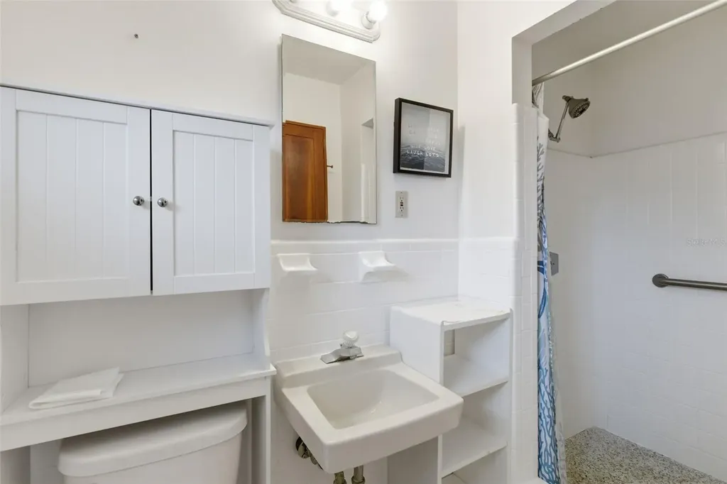 528 Ralph Street Siesta Key FL 34242