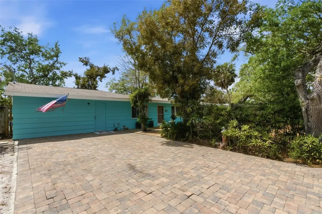 528 Ralph Street Siesta Key FL 34242